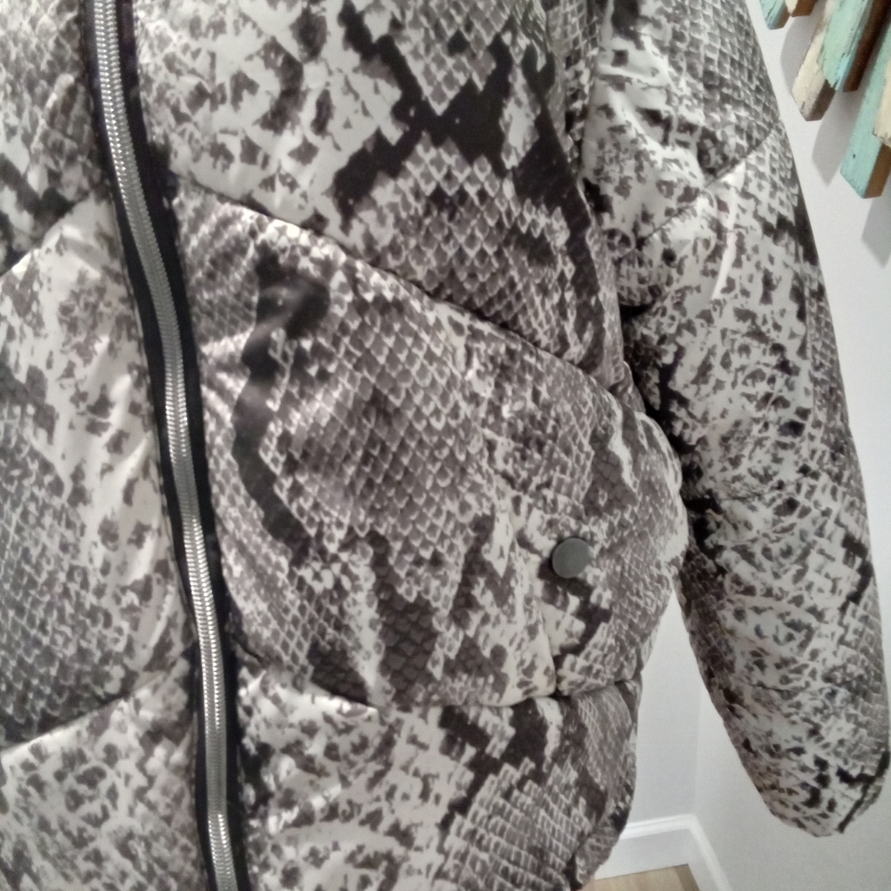 ME JANE size L. Women's Snake Print Puffer Jacket - Picture 14 of 14